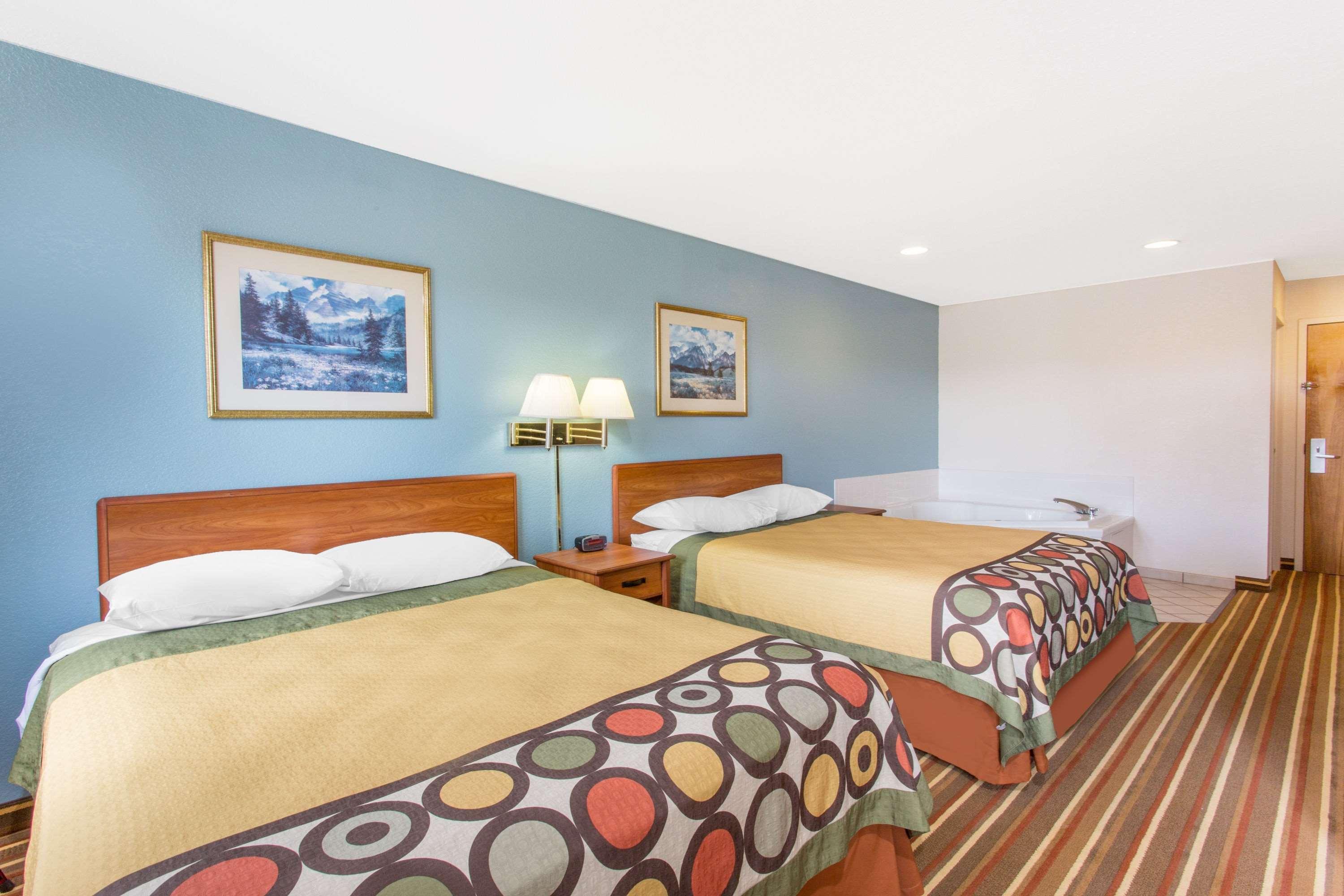 Hotel Super 8 By Wyndham Bedford Exterior foto
