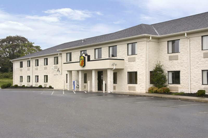Hotel Super 8 By Wyndham Bedford Exterior foto